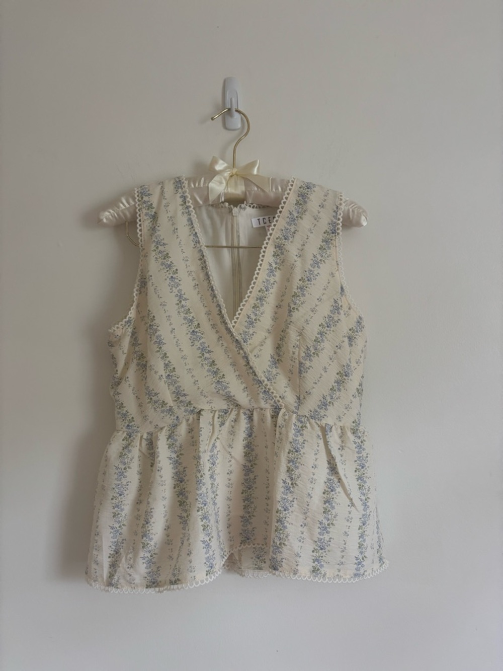 Cream and Blue Floral Women’s Sleeveless Tank Blouse